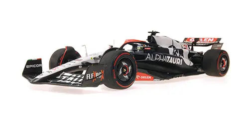 Minichamps 1/18 Scuderia Alphatauri AT04 Nick De Vries 2023 image 1