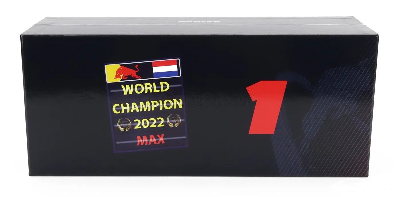 Minichamps 1/18 F1 RB18 Verstappen # 1 Winner Japan GP W/Pit Board WC 2022 image 2
