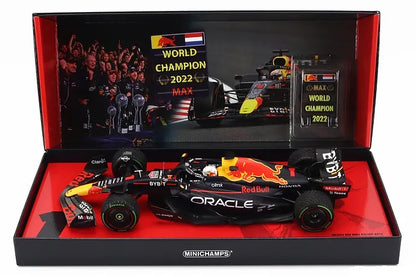 Minichamps 1/18  F1 RB18  Verstappen # 1 Winner Japan GP With Pit Board WC 2022